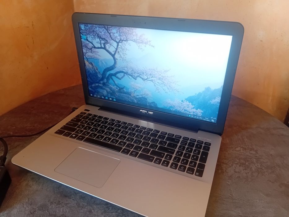 Ноутбук ASUS для работы и игр