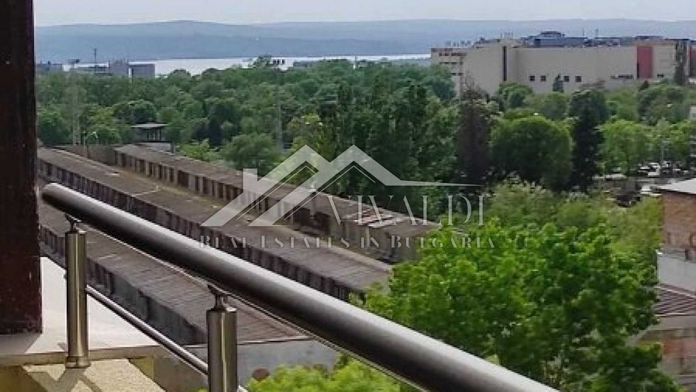 Двустаен апартамент в затворен комплекс до Гранд Мол, Варна