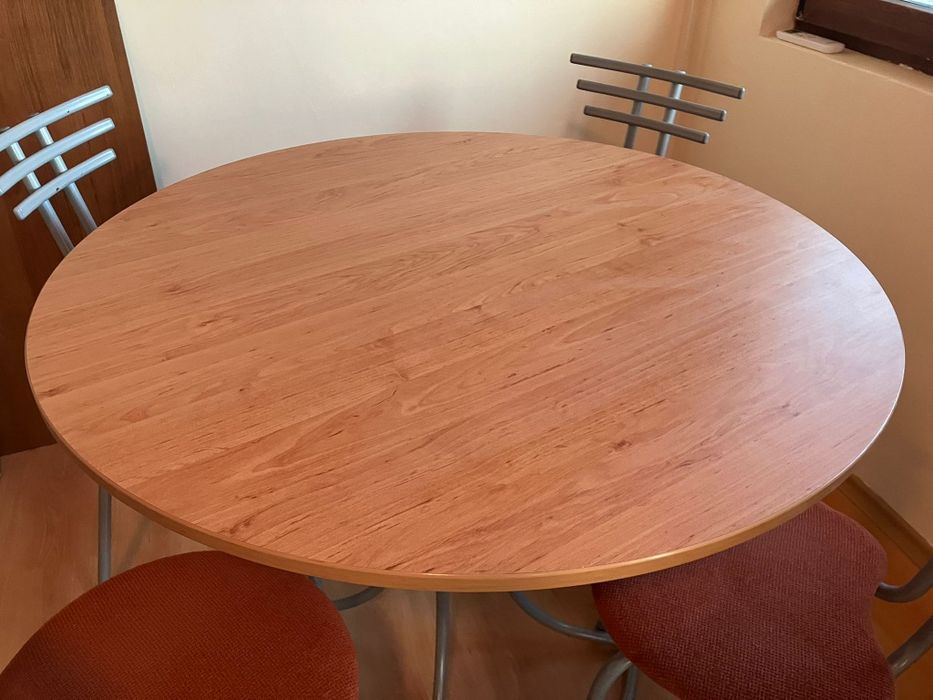 Маса трапезна със столове