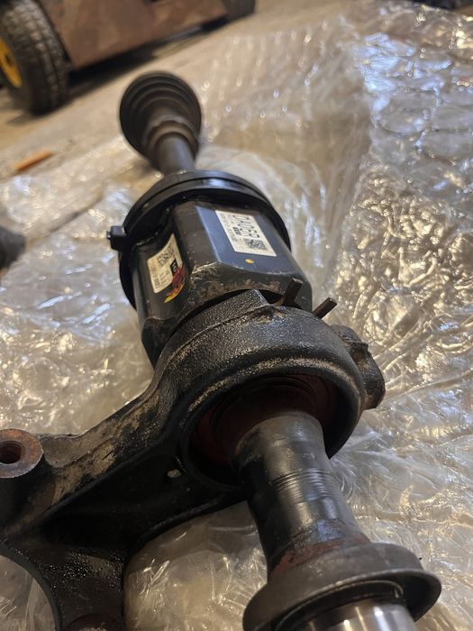 Предна дясна полуоска rav4 2.0 бензин