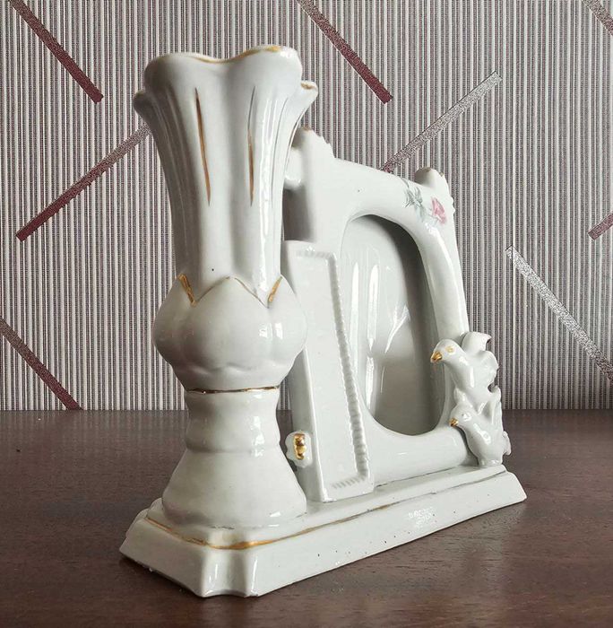 Антикварная фоторамка с вазочкой. Винтаж.