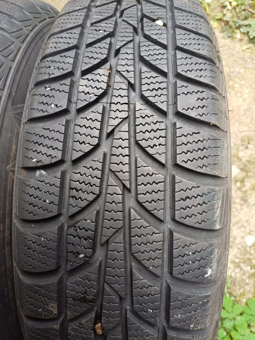 Vand 4 anvelope de iarna 175 70 r14 HANKOOK și GOODYEAR foarte bune