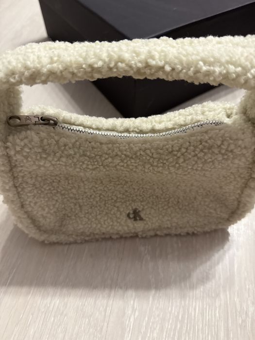 Чисто нова mini оригинална чанта на Calvin Klein