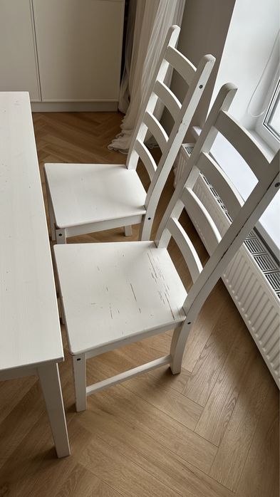 Стол со стульями