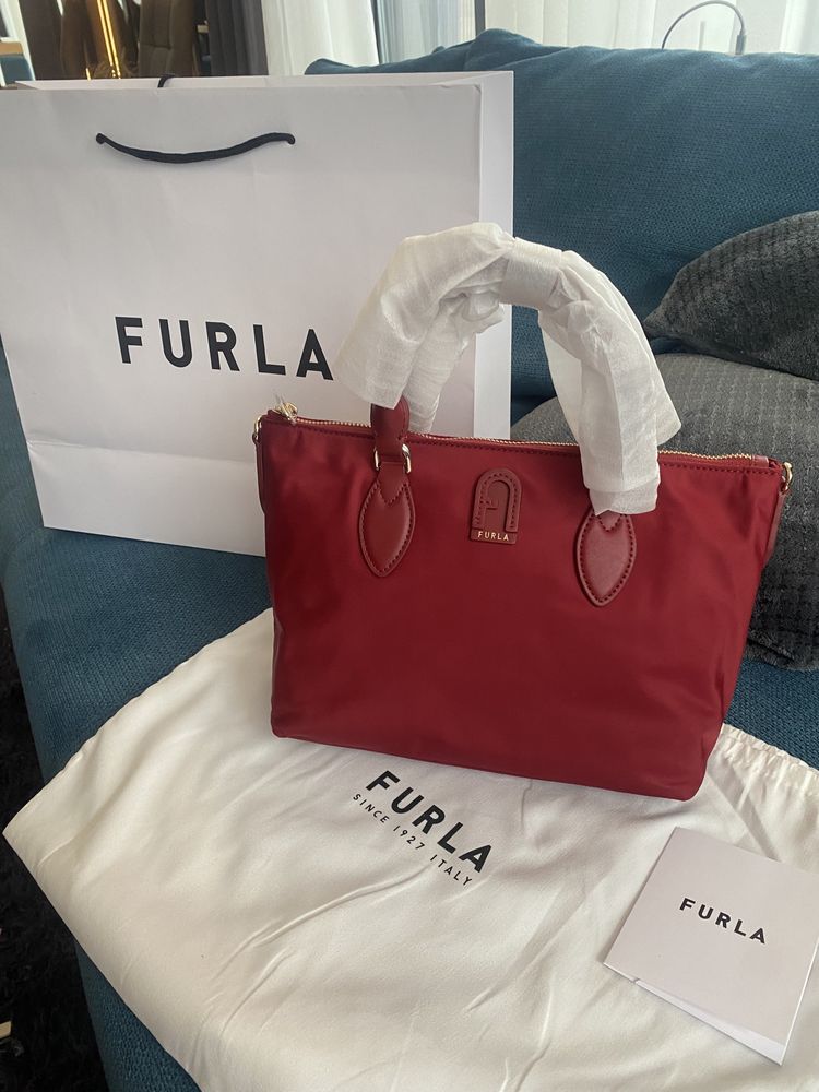 Furla Calipso S Crossbody.Новa.100% оригинал със сериен момер,всичко