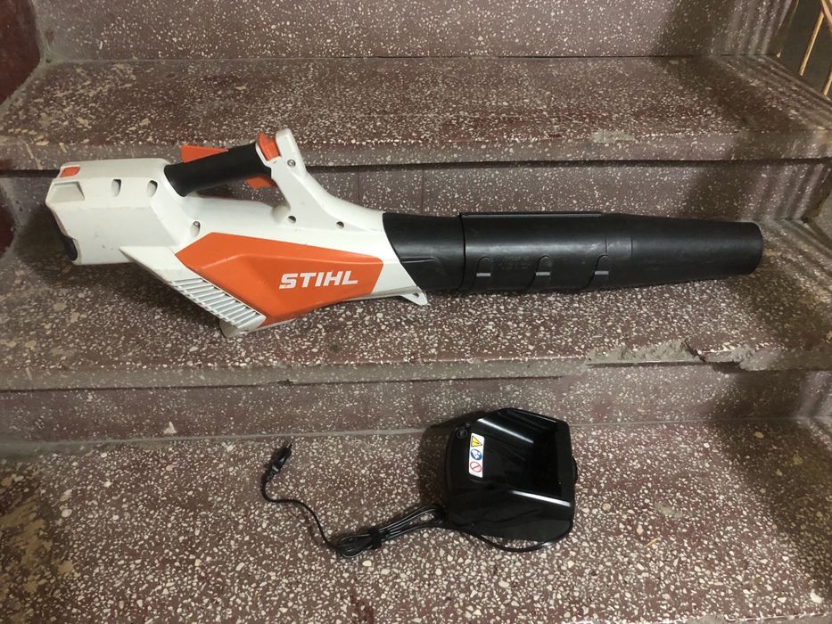 Suflanta pe acumulator Stihl BGA 57