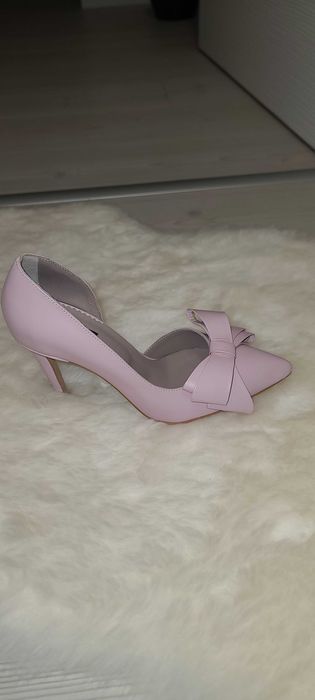 Pantofi stiletto
