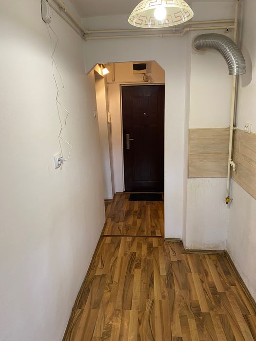 Vând garsonieră decomandată