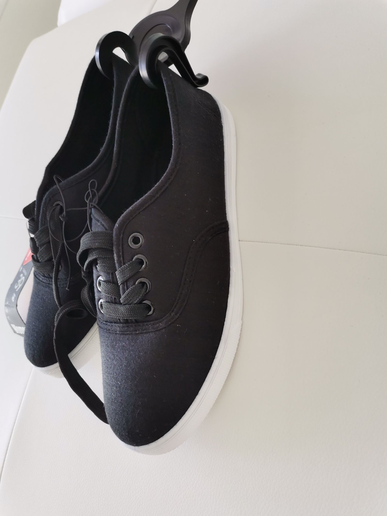 Vand pantofi sport damă, produs de calitate import Germania