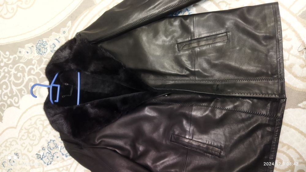 Продам зимнюю кожаную куртку 54 размер