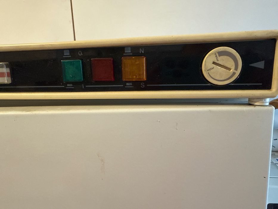 Голям фризер с 6 рафта марка Gorenie