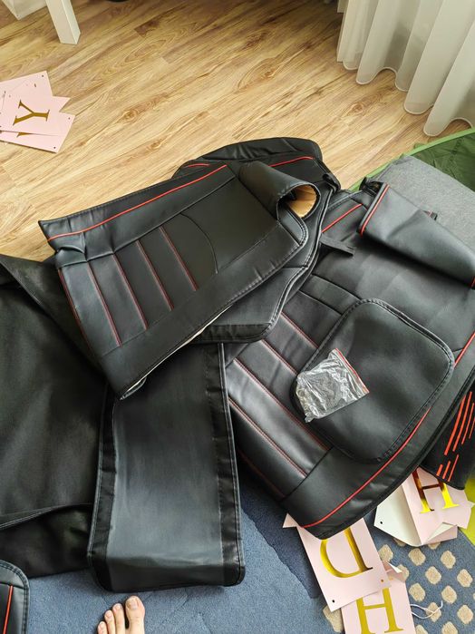 Vând huse noi pentru scaune auto.