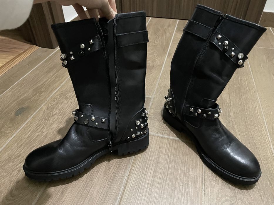 Vand cizme piele, negre, cu tinte si catarame, marimea 39