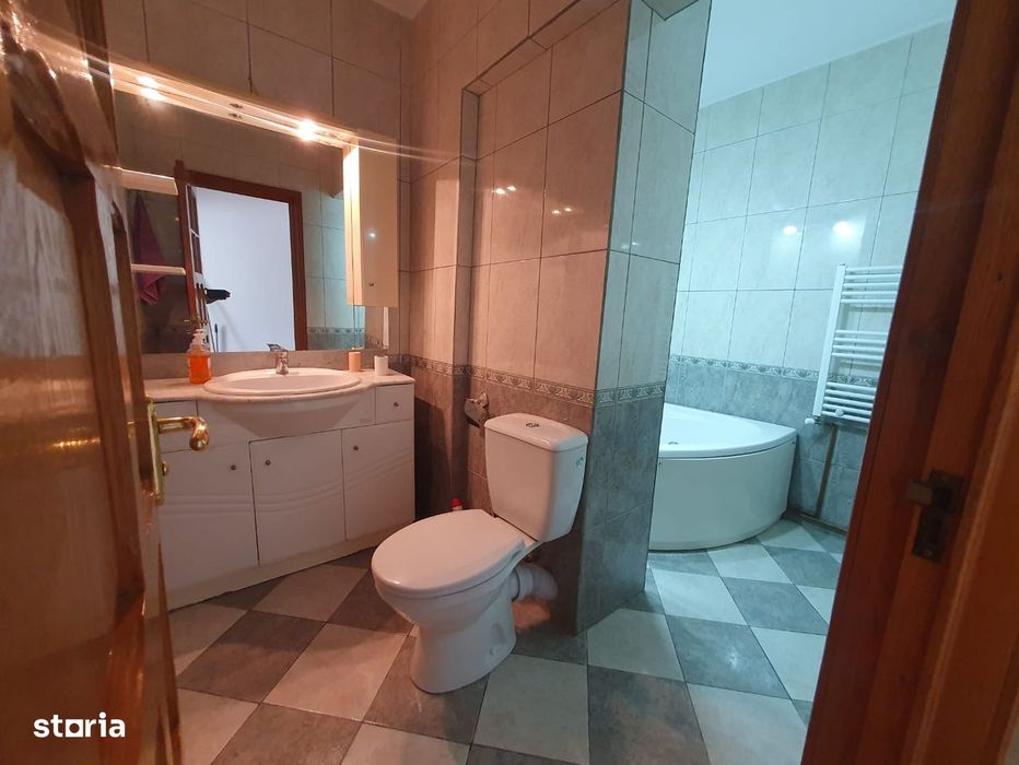 De vanzare apartament 3 camere etaj 1 Pod Ros