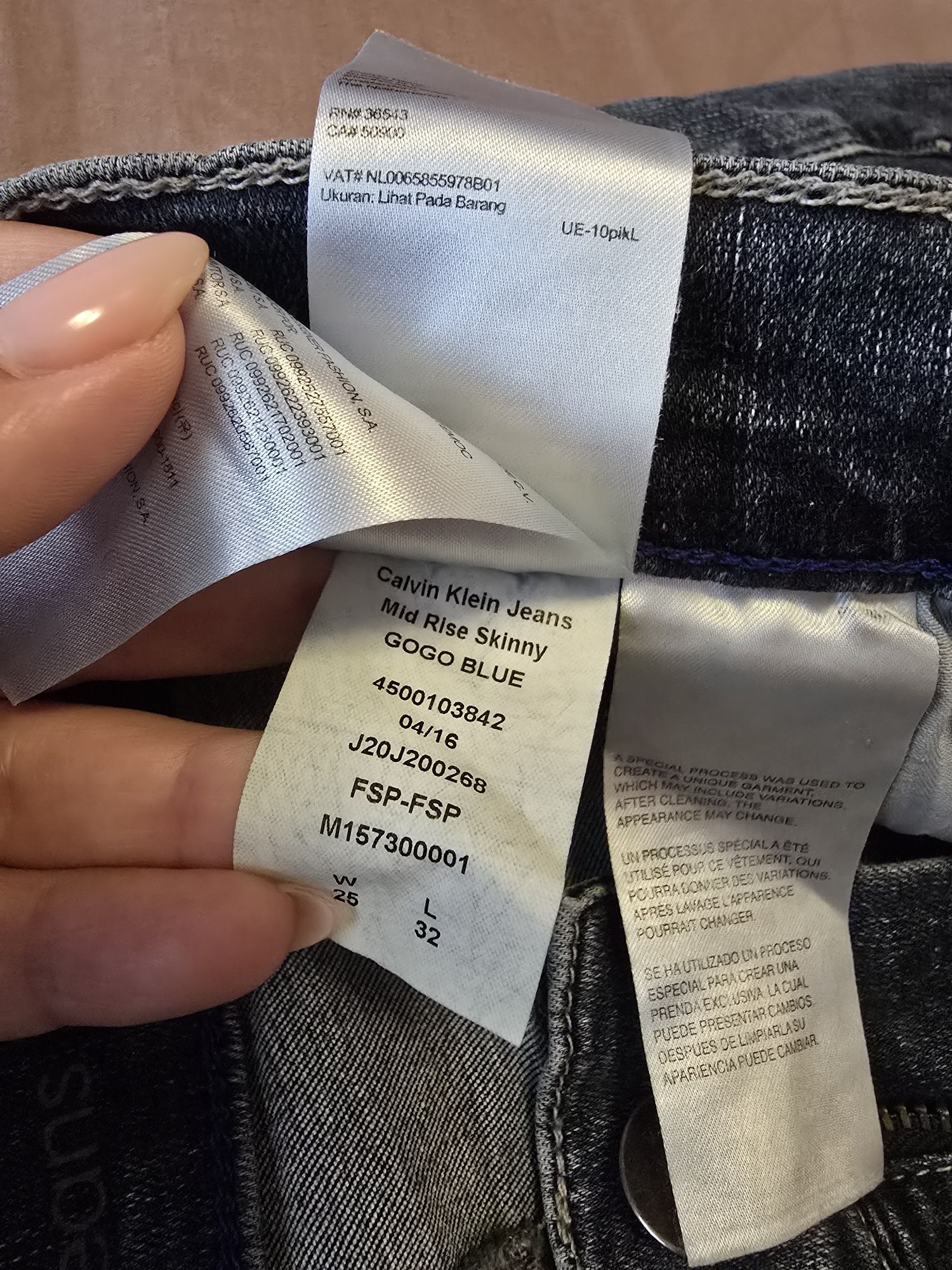 Дънки и тениска Calvin Klein Xs размер