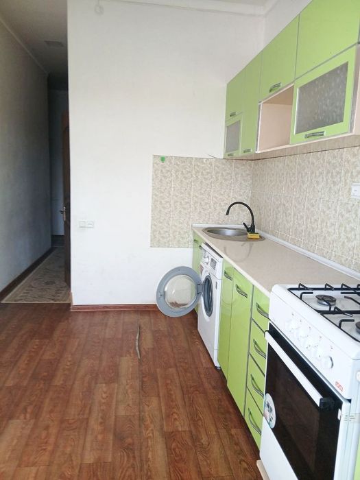 Yangi bozor marvarit Sentr oldida