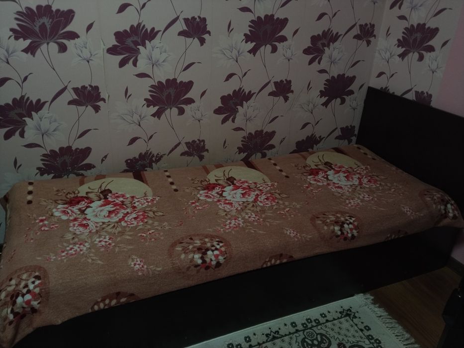 Кровать с матрасом