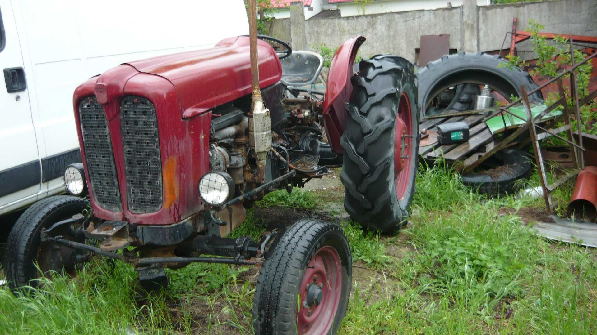 Dezmembrez  tractor Fiat 411-311, vind piese cauciuc 11,2/10/28 nou