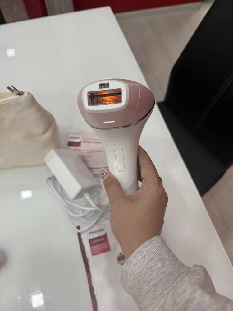 Фотоепилатор Philips LUMEA BRI950