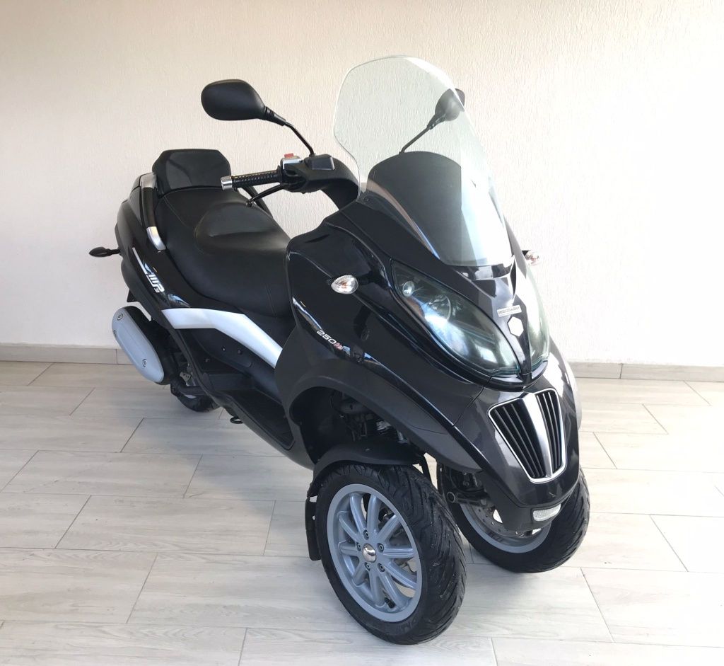 Scuter Piaggio MP3  LT250cmc Cat A sau B