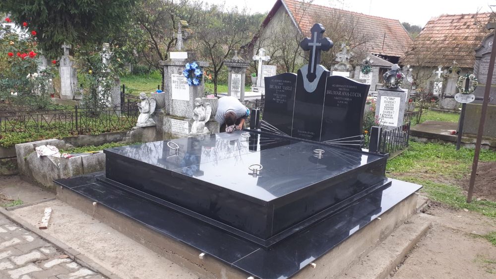SUPER OFERTA monumente funerare cruci granit, cavou, bordura, capace