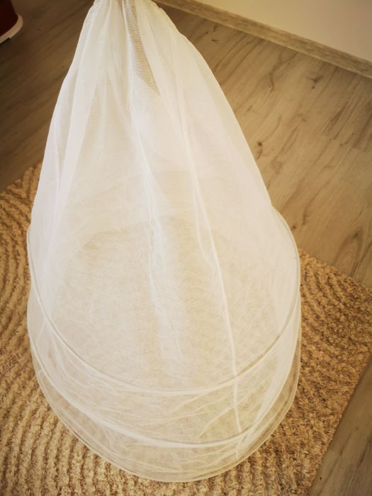 Vand rochie de mireasa + Crinolina