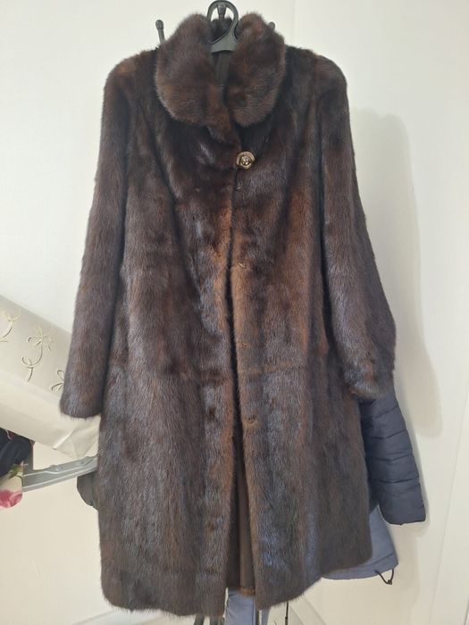 Шуба сатамын,жағдайы жақсы размері 46-48, әжелерге жақсы болады,әдемі.