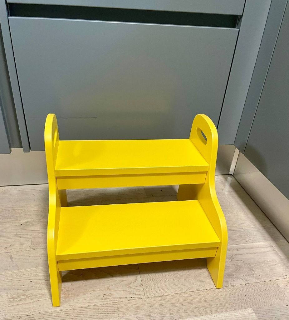 Masa/comoda infasat nou-nascut & taburet tip scara | IKEA