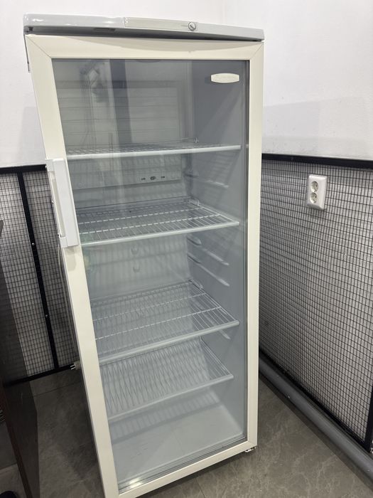 Витринный холодильник