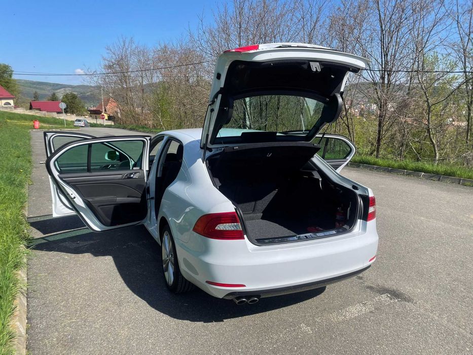Vând Skoda Superb II