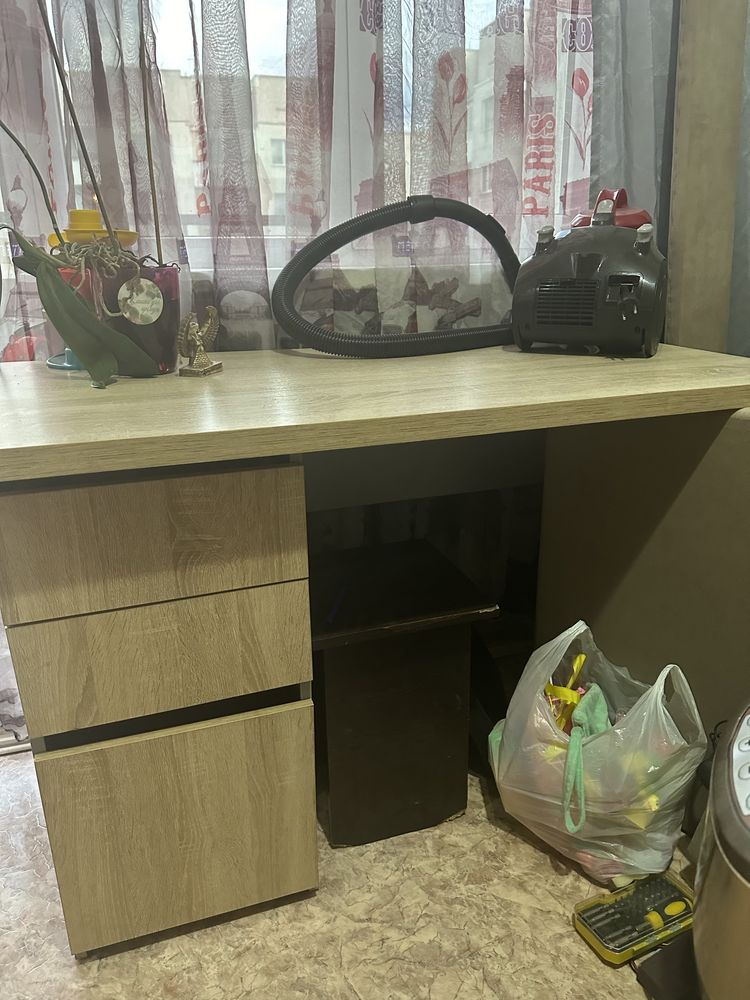 Продам стол