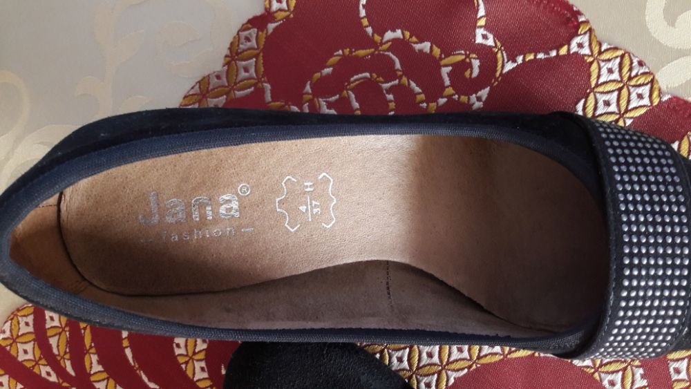 Pantofi din piele intoarsa neagra cu perlute marunte albe