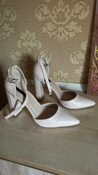 Туфли женские 38 размер, почти новые