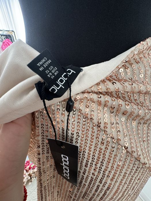 Fusta boohoo-noua, cu eticheta