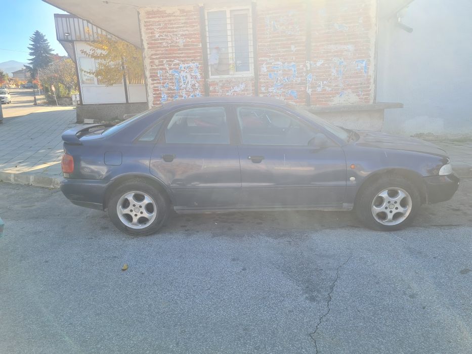 Автомобил Ауди А4