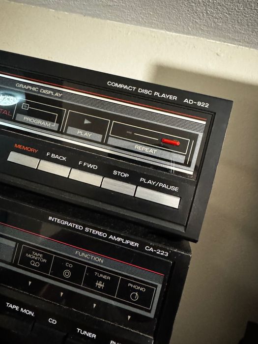 Fisher CA-223 amplificator stereo + Fisher AD-922 Compact Disc player.