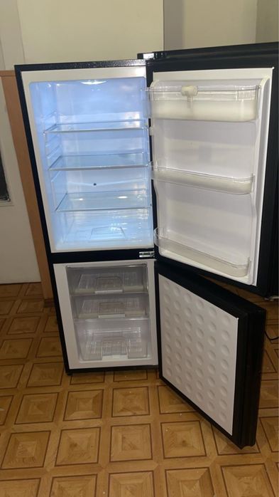 Продаю срочно холодильник