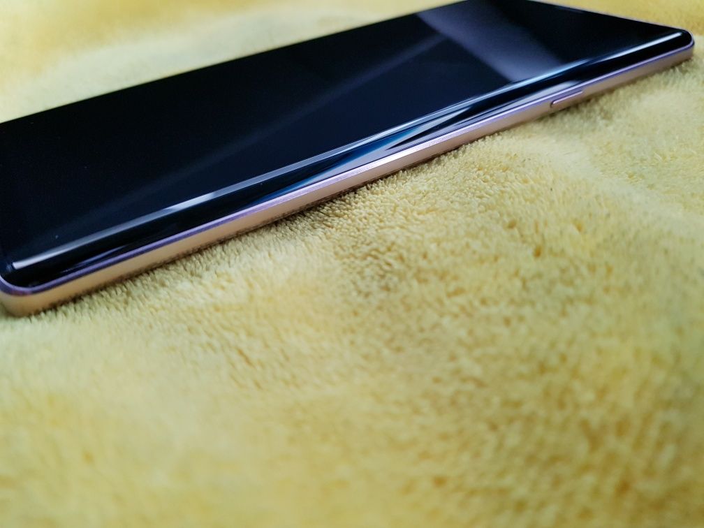 Samsung Galaxy Note 9. OzU 6 GB. Joyi 128 GB. Holati IDEAL. Garantya !