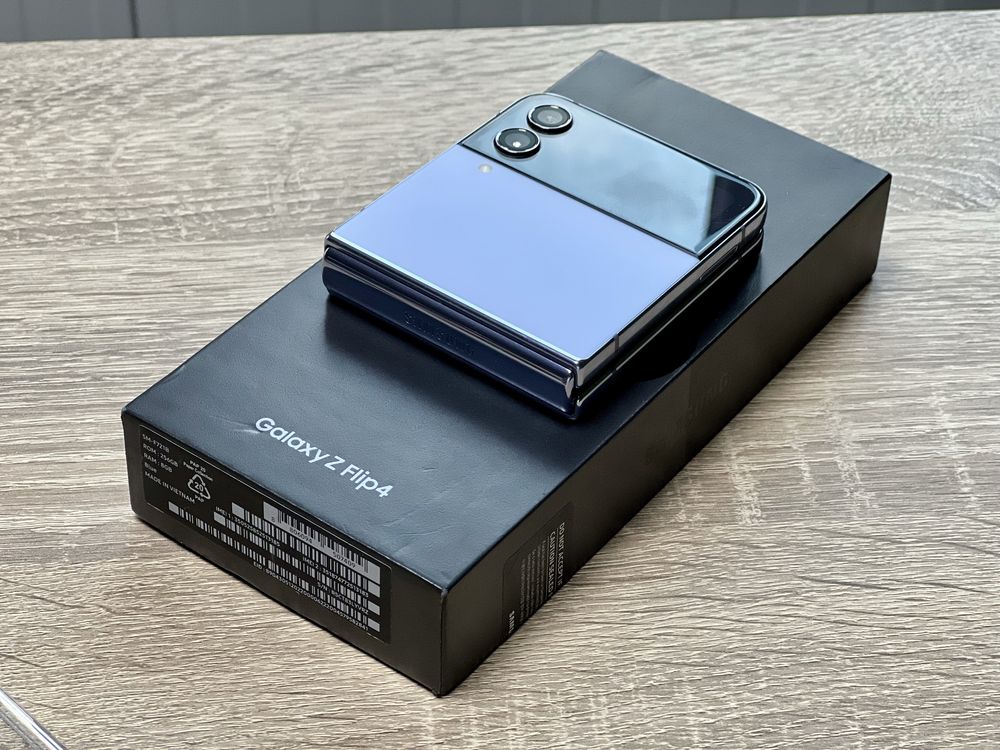 Продаваме Samsung Galaxy Z Flip 4