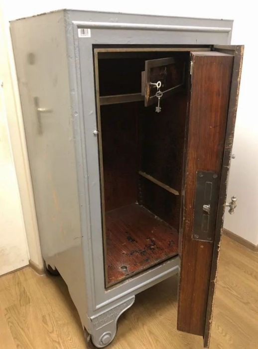 сейф старинный до образования СССР ,царских времён (антиквариат)