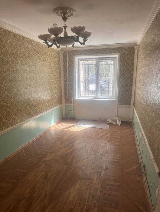 1чи каватда жойлашган квартира сотилади