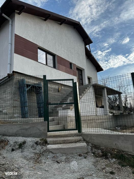 Casa Mioveni, P+M, zona A-uri, 2018, mobilata si utilata, 702 mp teren