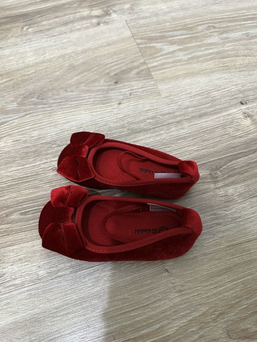 Продам детские туфельки