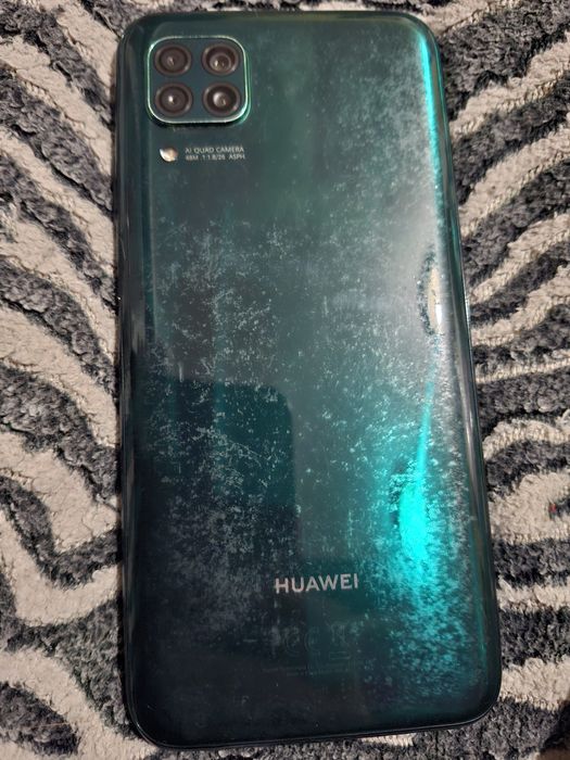 Продавам използван Huawei p40 lite