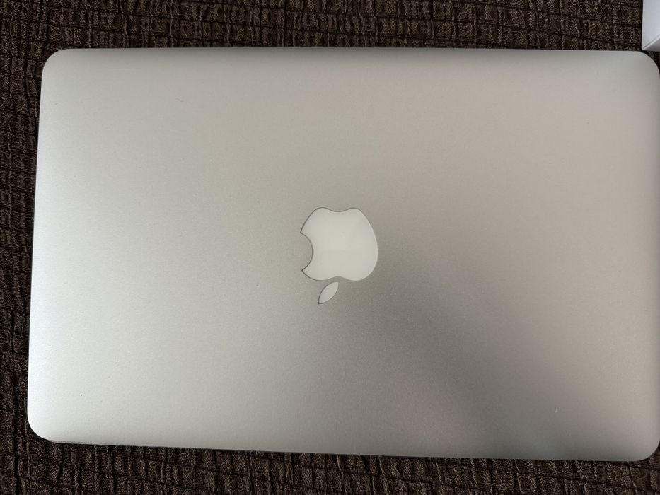 Перфектен MacBook Air 2014 11” 1.4Ghz Dual-core i5, пълен комплект