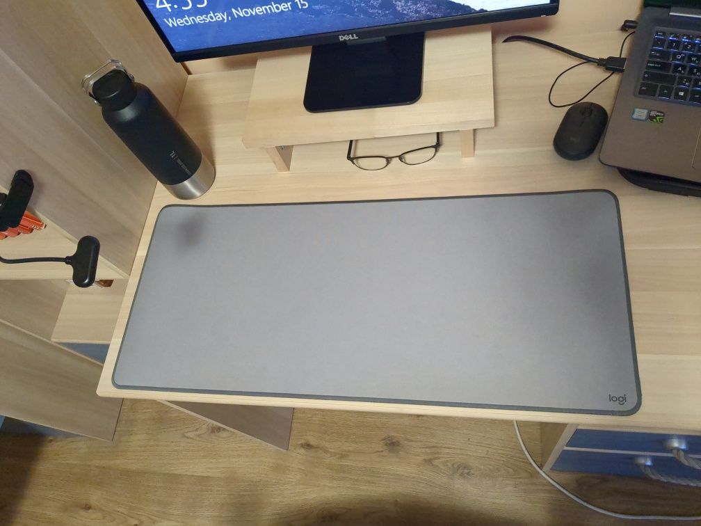 Logitech - desk mat