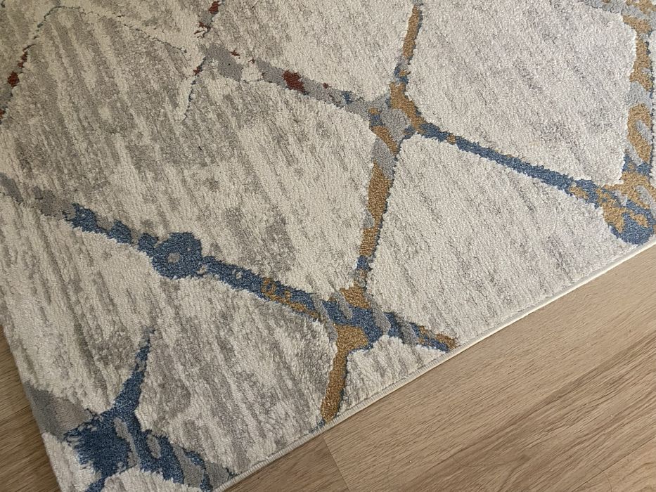 Продам Ковер с размером 2,5* 5 , хороший , чистый .