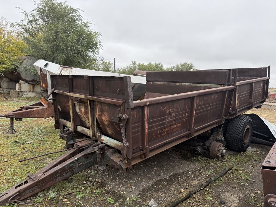 Два прицепа ПТС-9