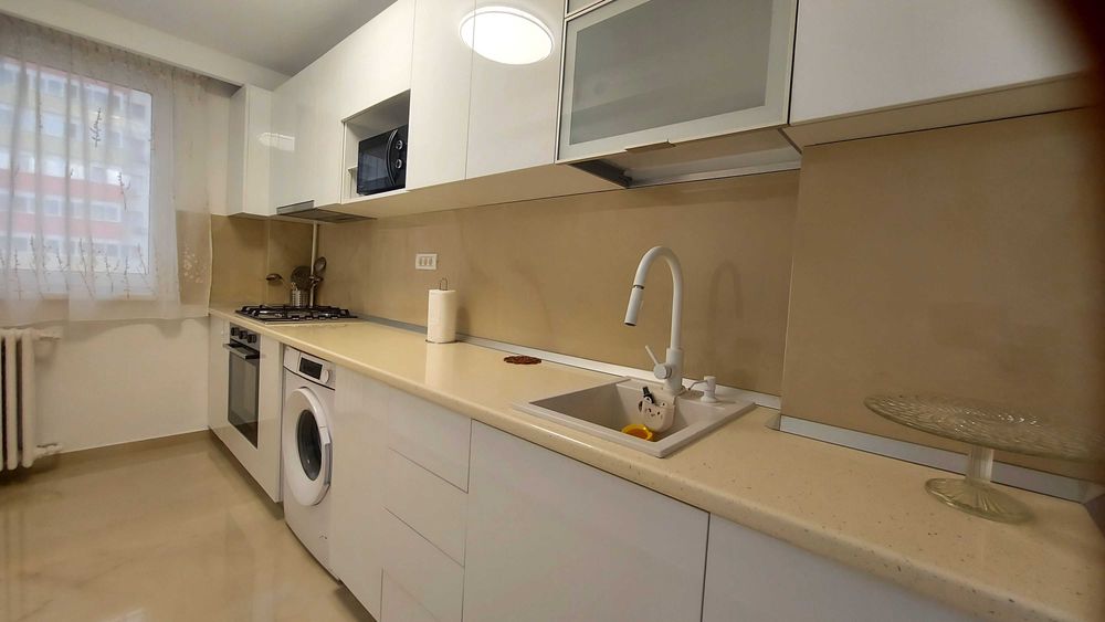 Inchiriez apartament 3 camere  - zona Sebastian
