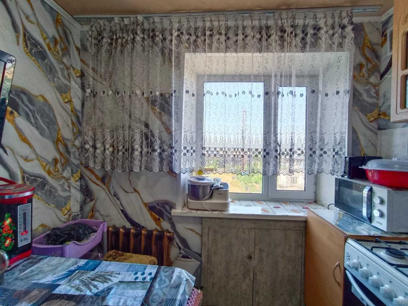 Продаю 2-комнатную квартиру в 21 микрорайоне.